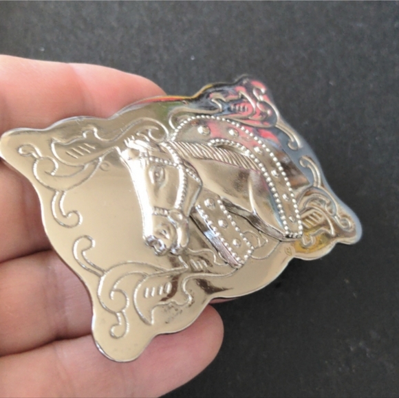 Western Southwestern equestrian belt buckle with 3D horse head and shoe - Picture 7 of 7